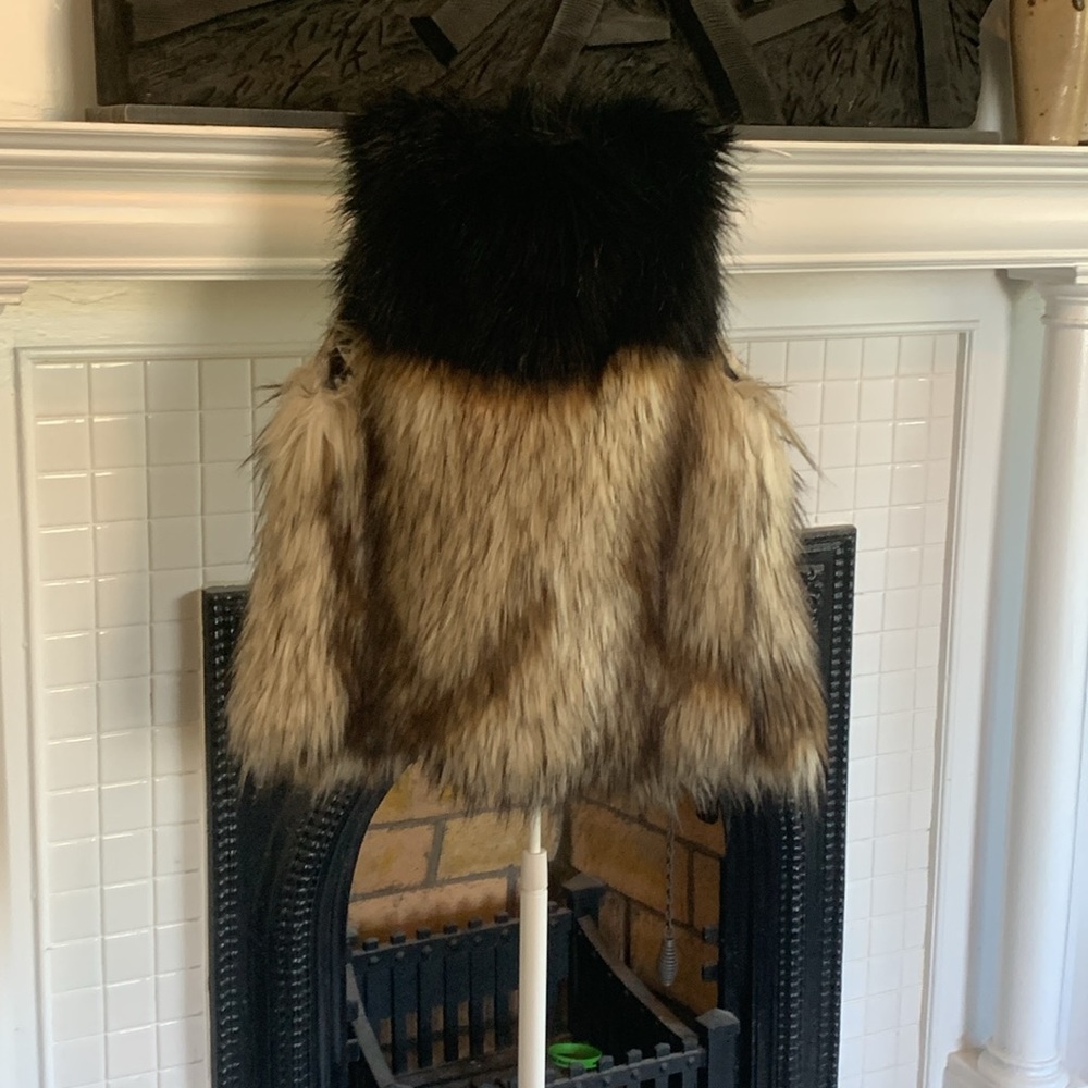 Tamika Artizia Park Slope faux fur vest. NWOT. Retail‎ 100 - Picture 6 of 6